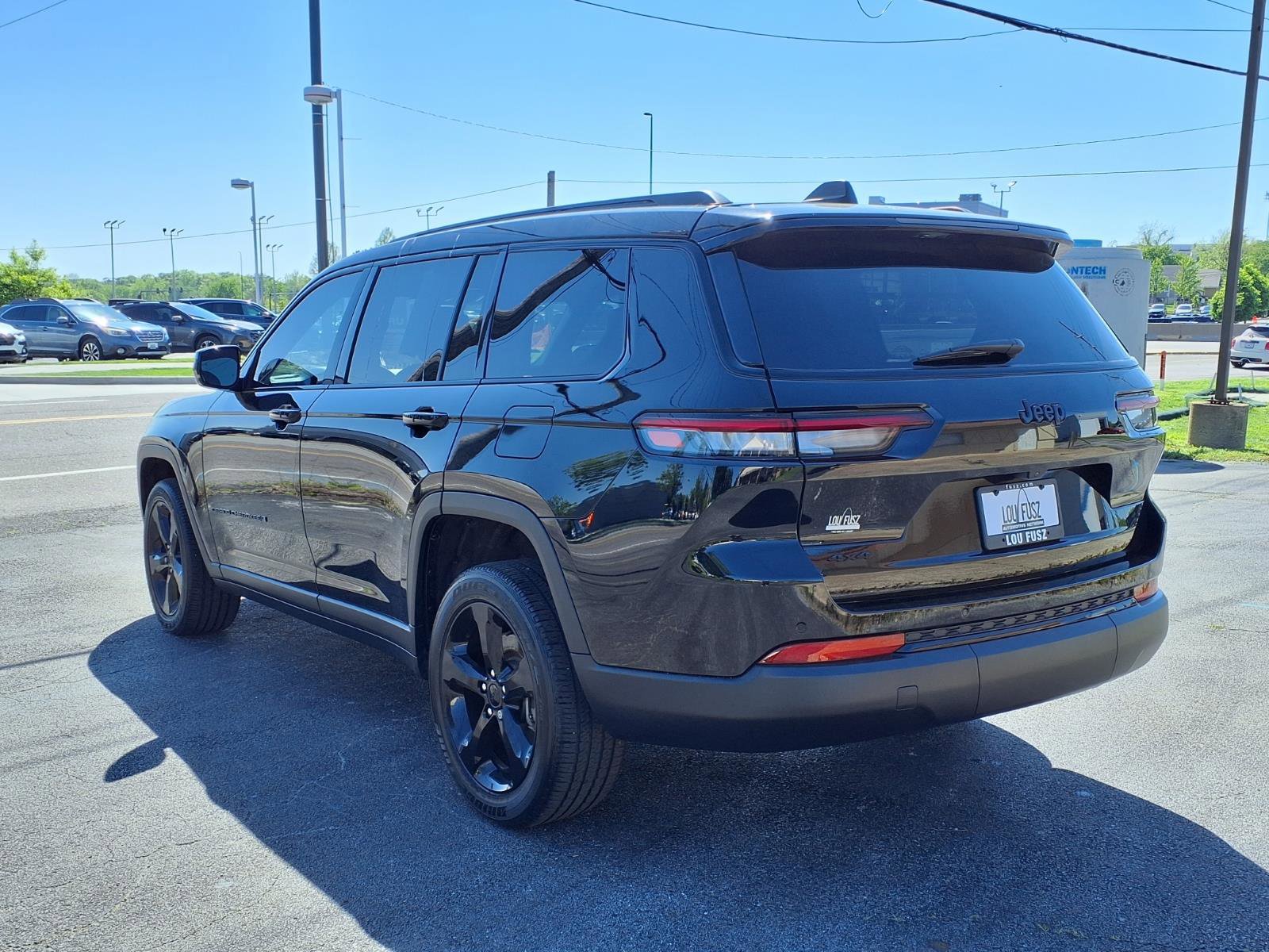 Used 2024 Jeep Grand Cherokee L Laredo AWD/4WD image 2