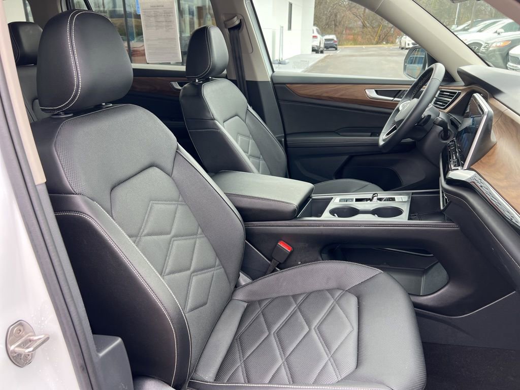 Used 2024 Volkswagen Atlas SE image 24