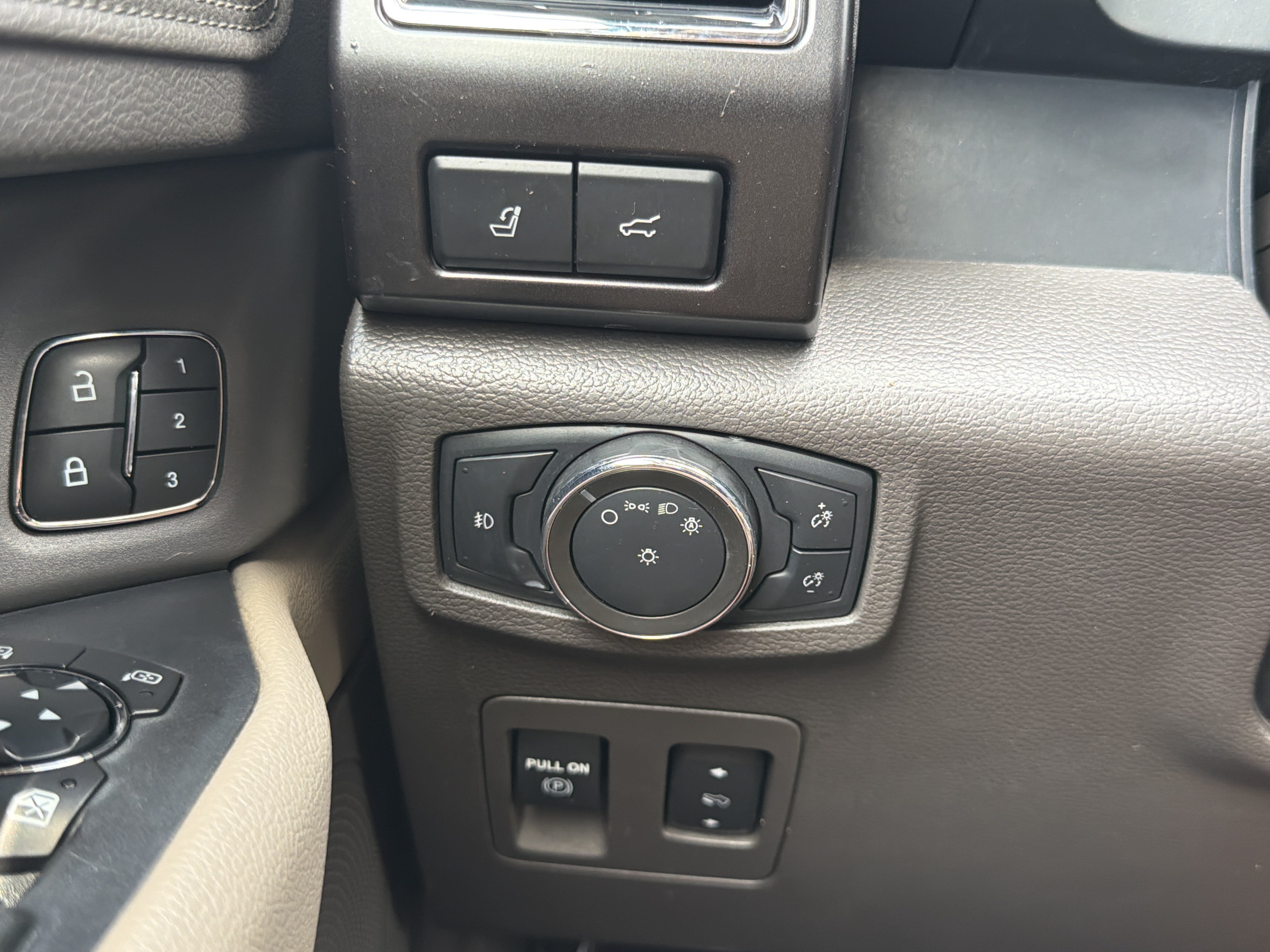 Used 2021 Ford Expedition Limited AWD/4WD image 31