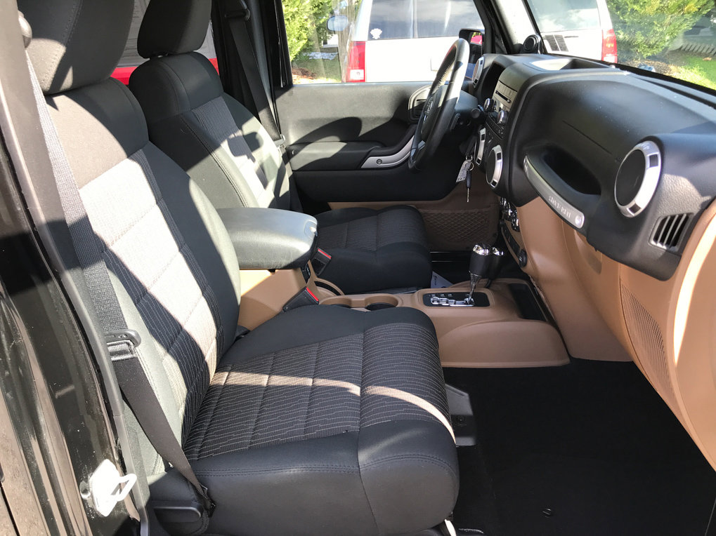 Used 2012 Jeep Wrangler Unlimited Rubicon w/ Connectivity Group image 23