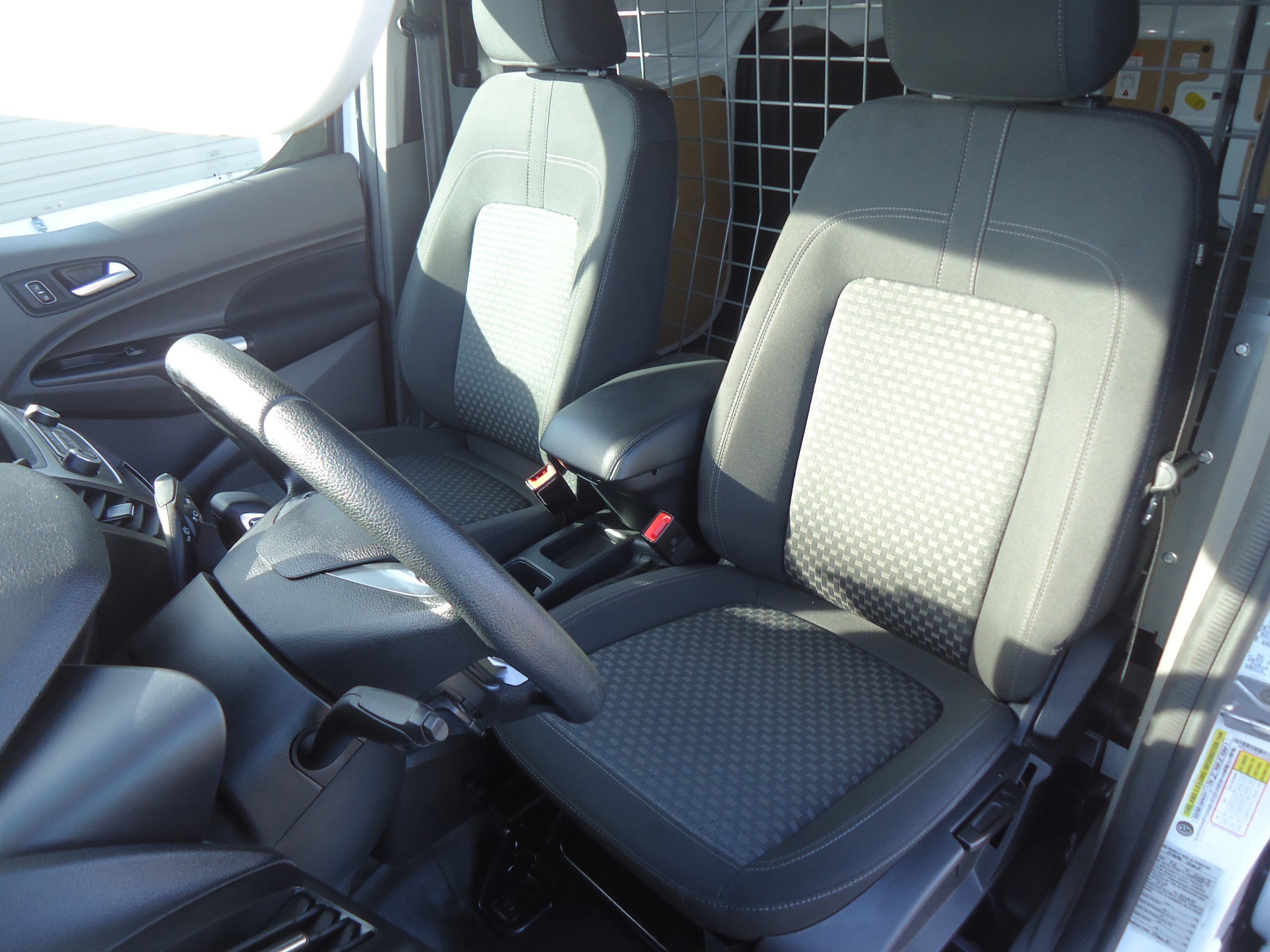 Used 2023 Ford Transit Connect XLT image 25