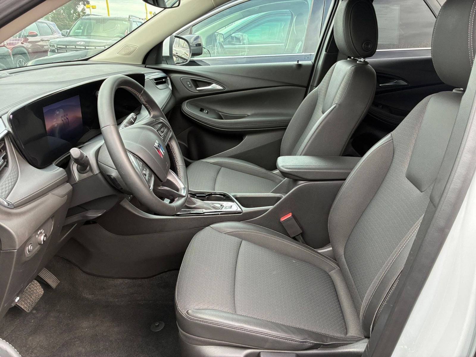 Used 2025 Buick Encore GX Preferred image 27