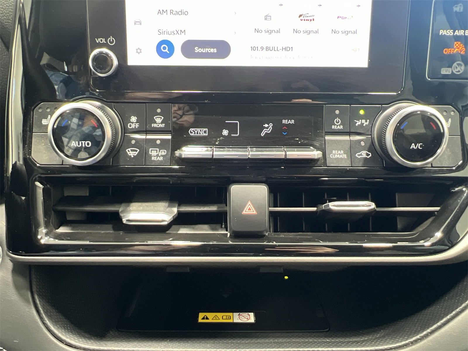 Used 2023 Toyota Highlander XLE image 18