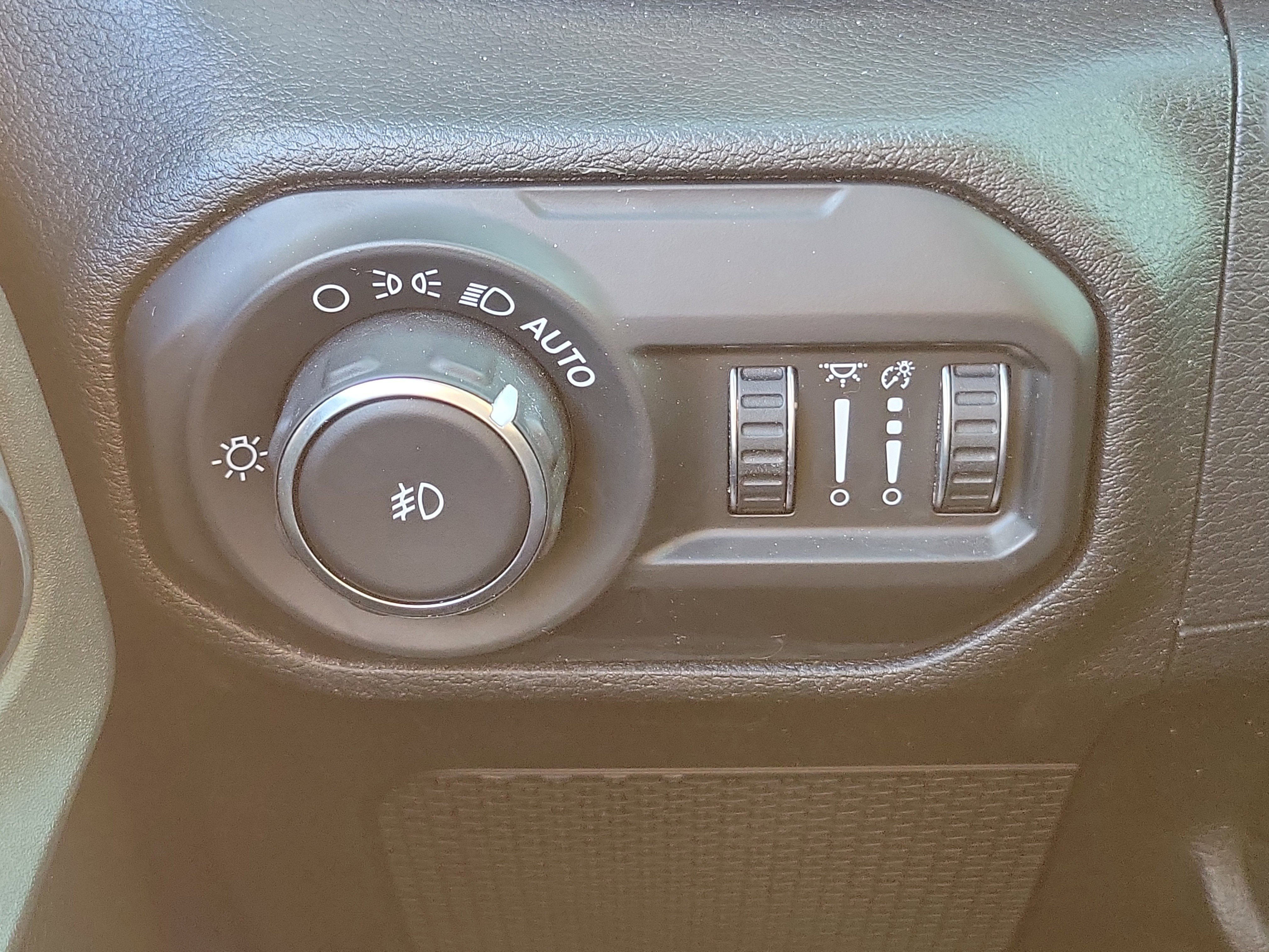 Used 2020 Jeep Wrangler Sport image 16