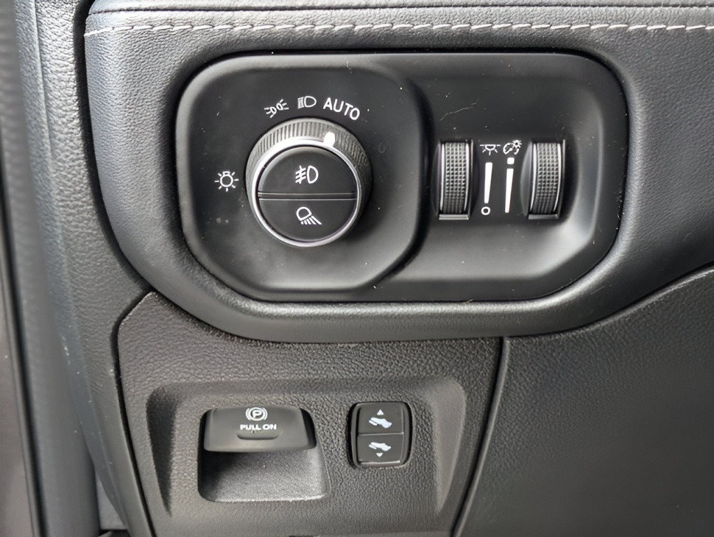 Used 2022 RAM 1500 Limited AWD/4WD image 17