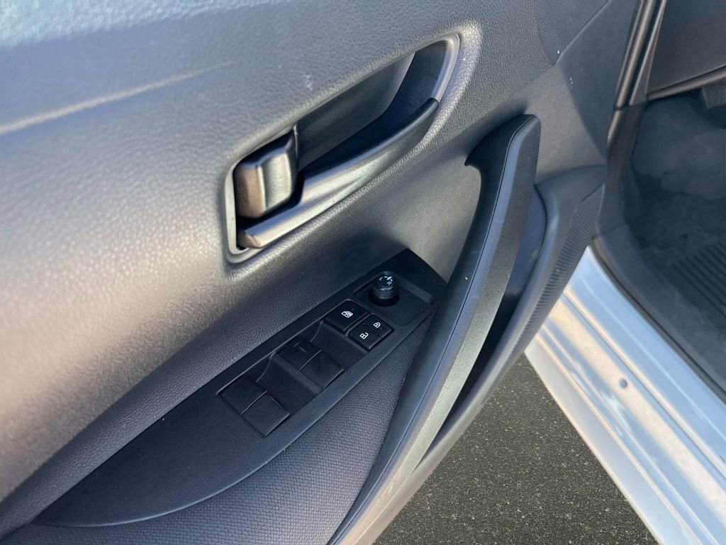 Used 2025 Toyota Corolla LE image 18
