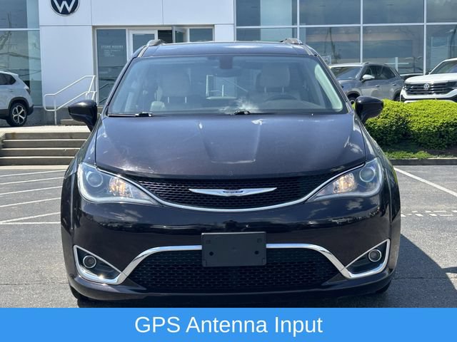Used 2017 Chrysler Pacifica Touring-L Plus FWD image 2