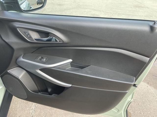 Used 2024 Chevrolet Trax RS w/ Sunroof Package image 16