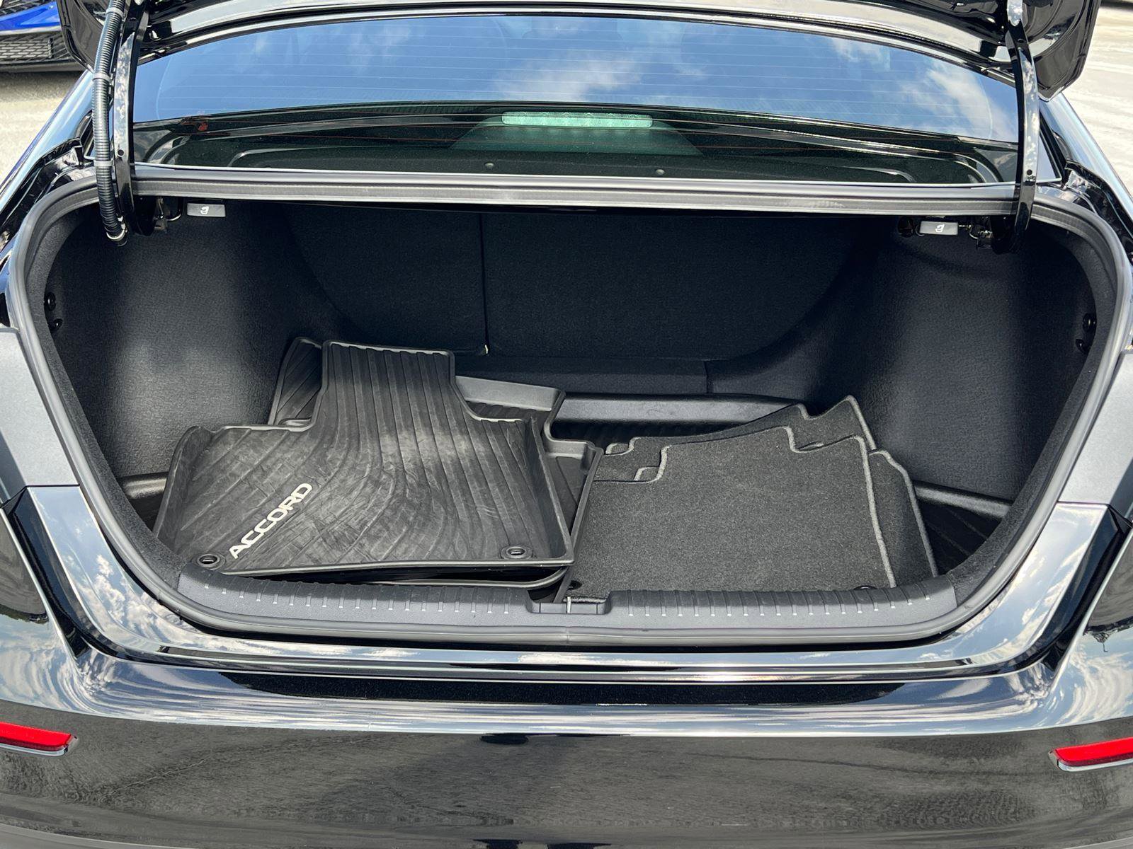 Used 2025 Honda Accord SE image 18