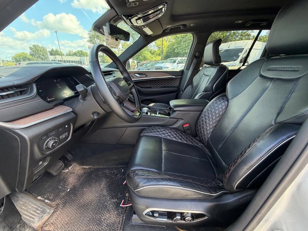 Used 2022 Jeep Grand Cherokee Summit w/ Advanced Protech Group IV AWD/4WD image 10
