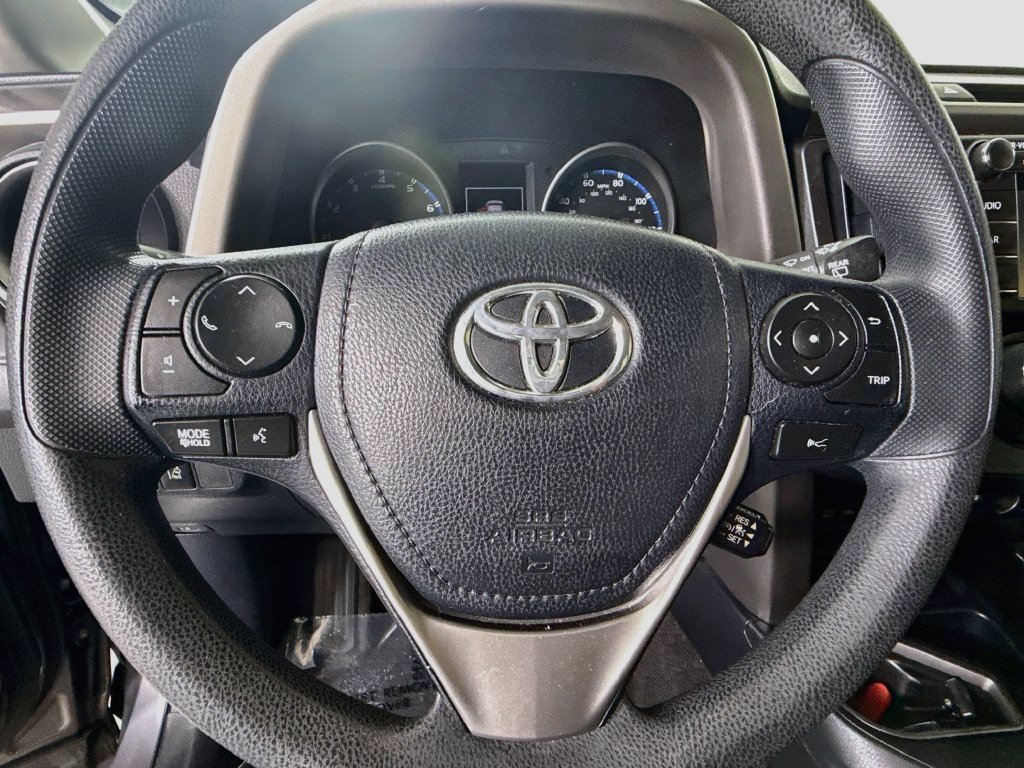 Used 2018 Toyota RAV4 LE FWD image 12