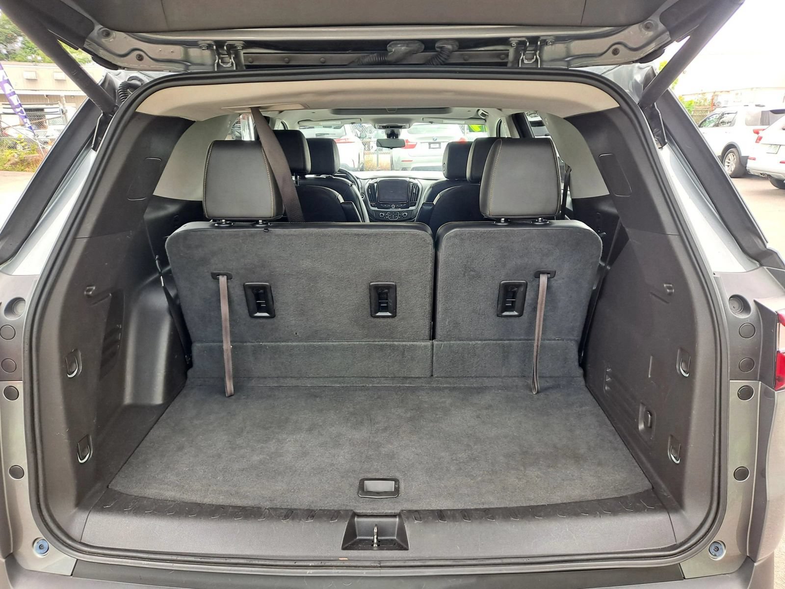 Used 2019 Chevrolet Traverse LT w/ LT Premium Package AWD/4WD image 12