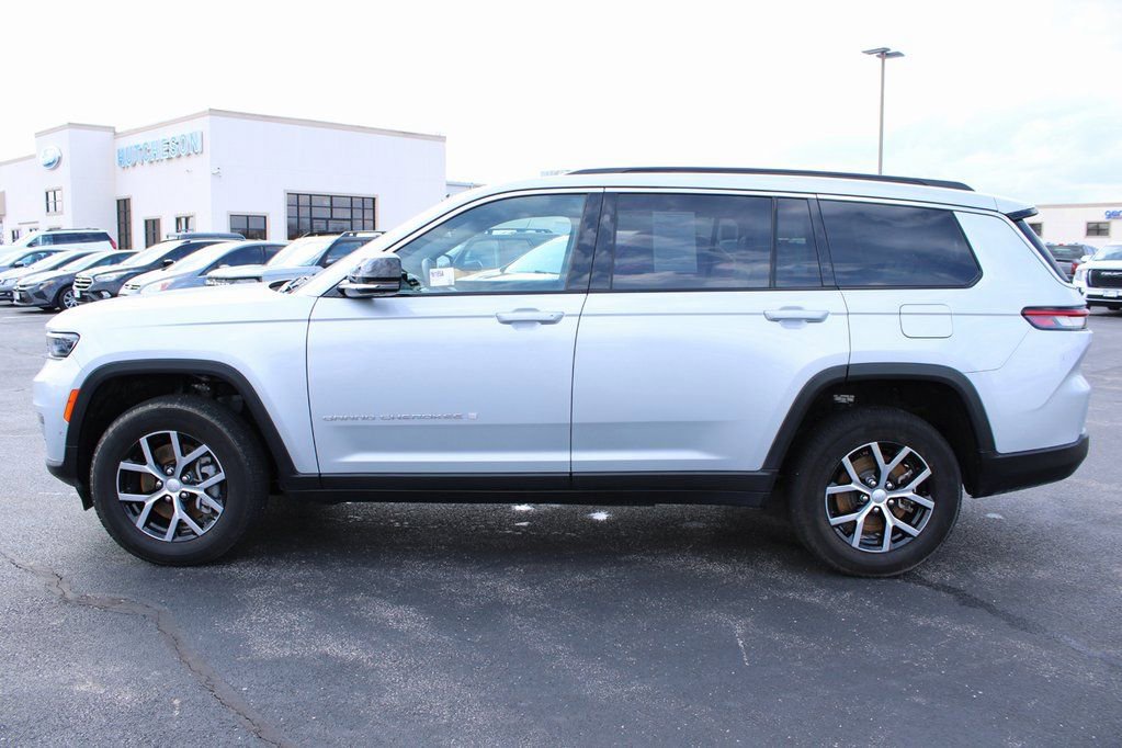 Used 2024 Jeep Grand Cherokee L Limited w/ Luxury Tech Group II image 4