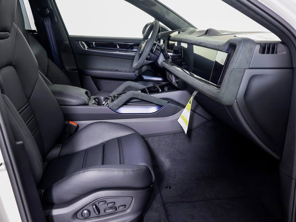 New 2026 Porsche Cayenne Turbo GT image 8