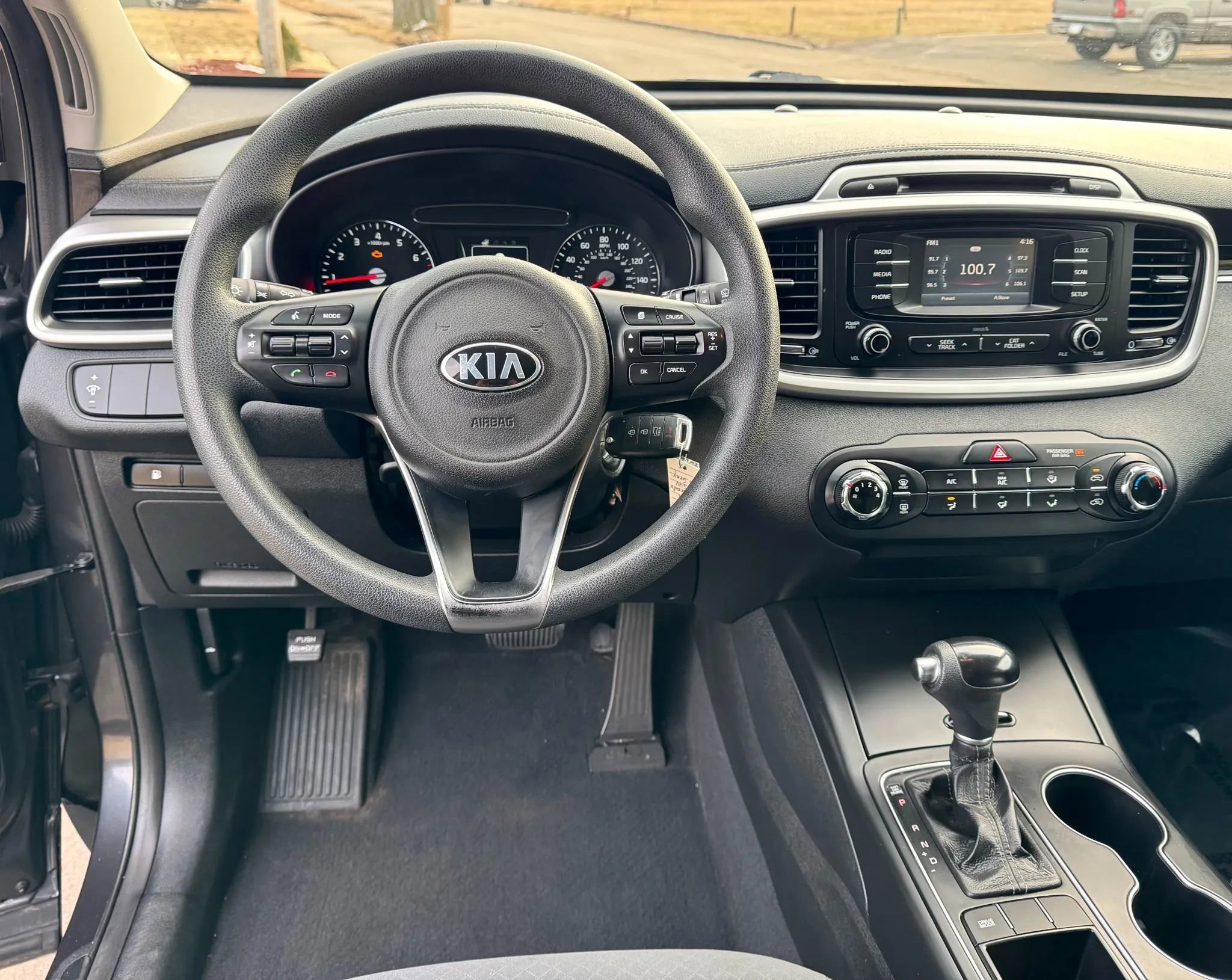 Used 2017 Kia Sorento LX image 6