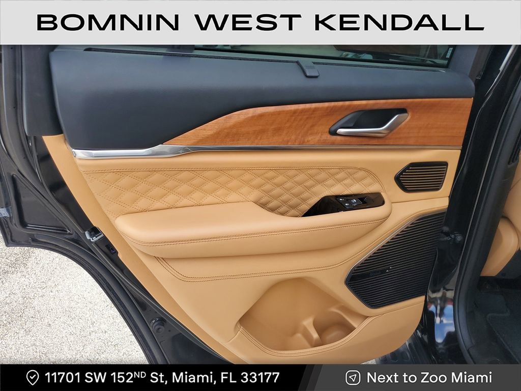 Used 2023 Jeep Grand Cherokee Summit image 19