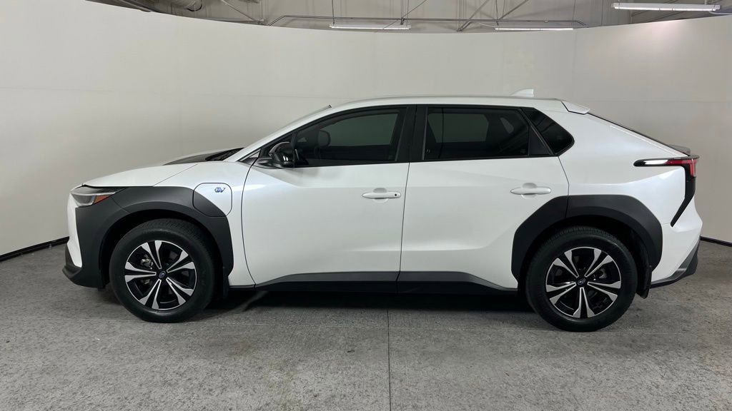 Used 2023 Subaru Solterra AWD image 3