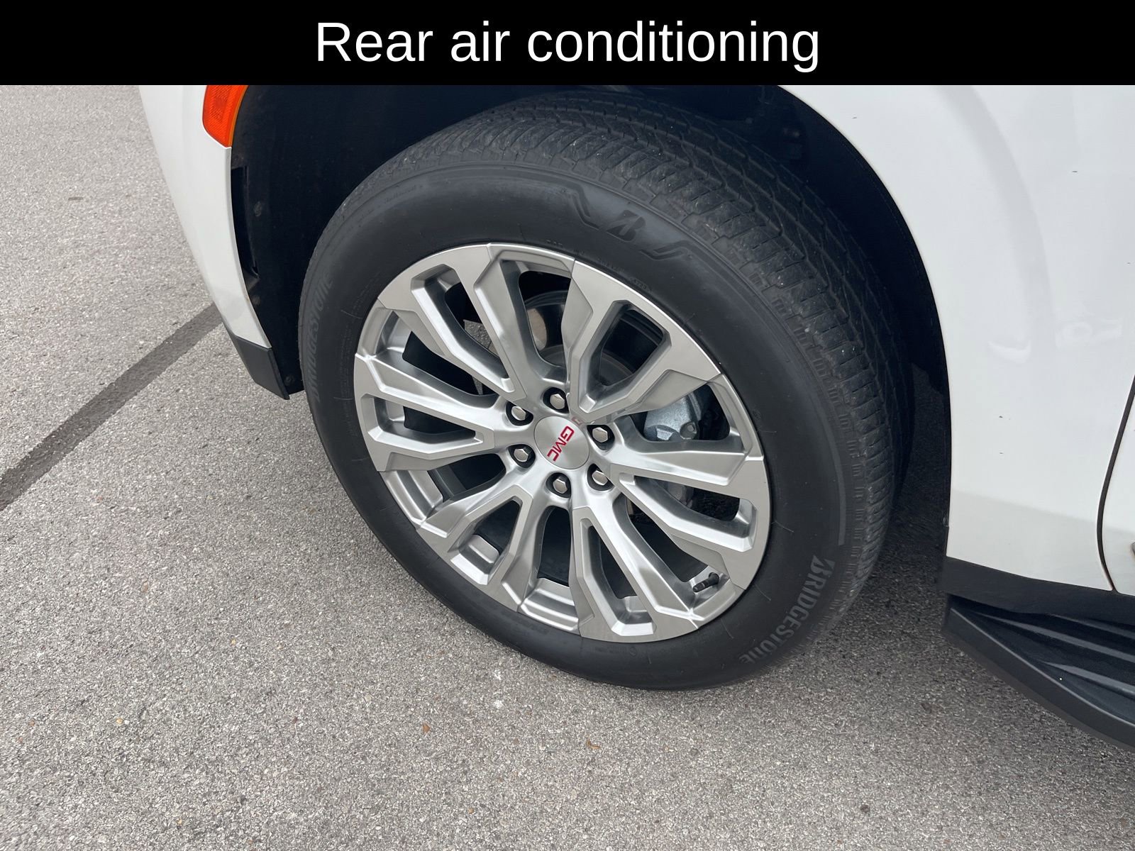 Used 2024 GMC Yukon XL Denali image 10