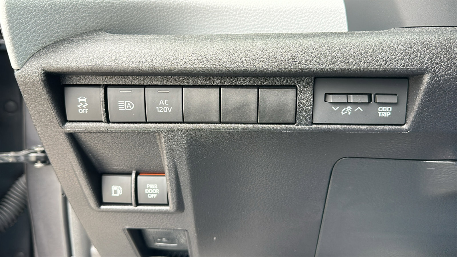 Used 2025 Toyota Sienna XLE w/ XLE Plus Package image 16