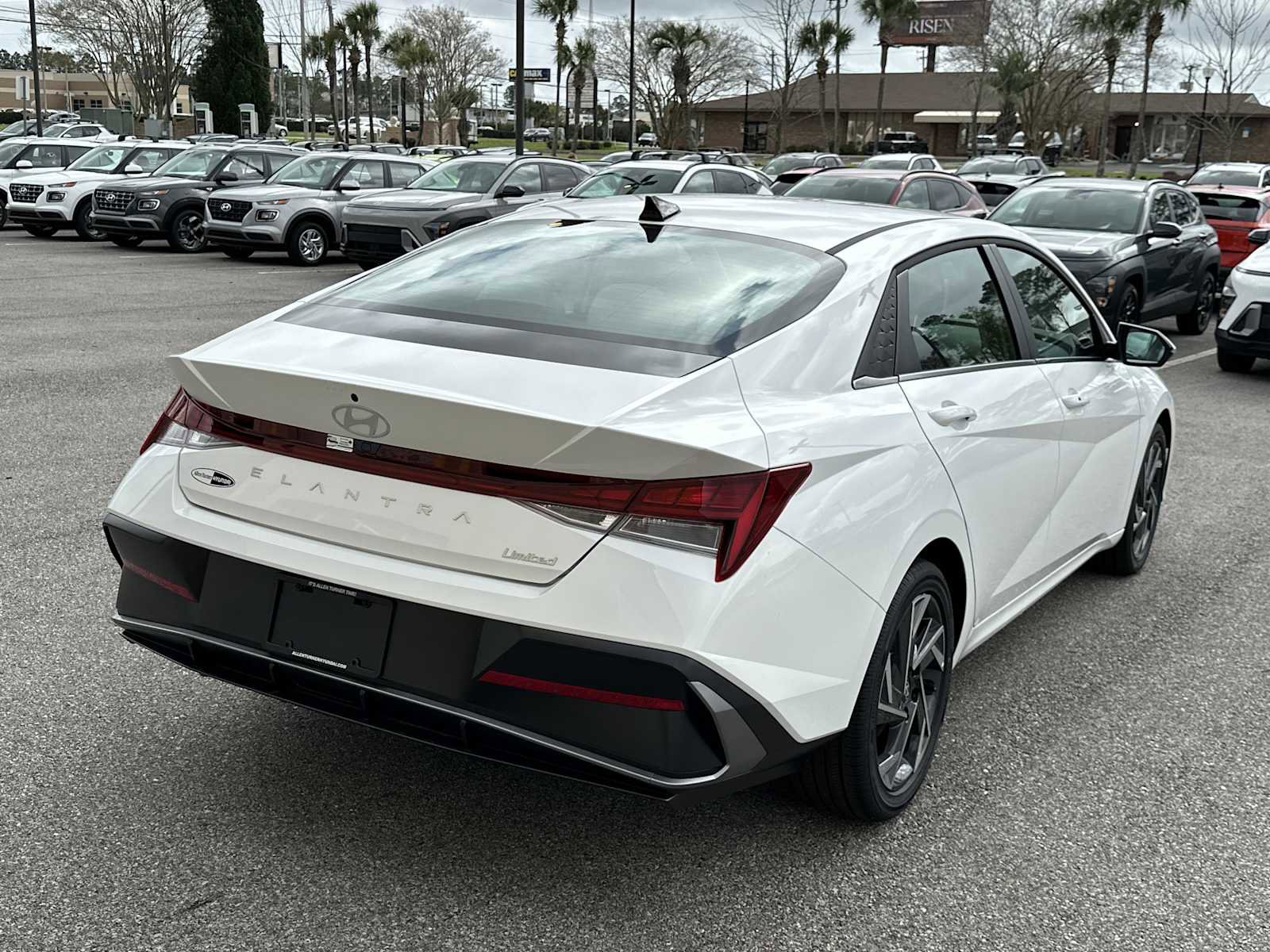 New 2026 Hyundai Elantra Limited FWD image 6