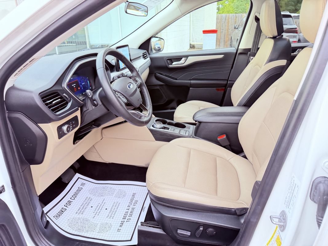 Used 2022 Ford Escape SEL w/ Technology Package AWD/4WD image 16