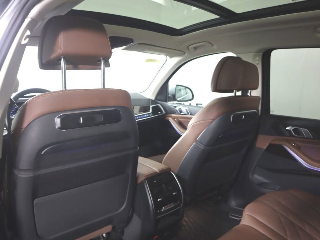 Used 2024 BMW X7 xDrive40i w/ Climate Comfort Package image 25
