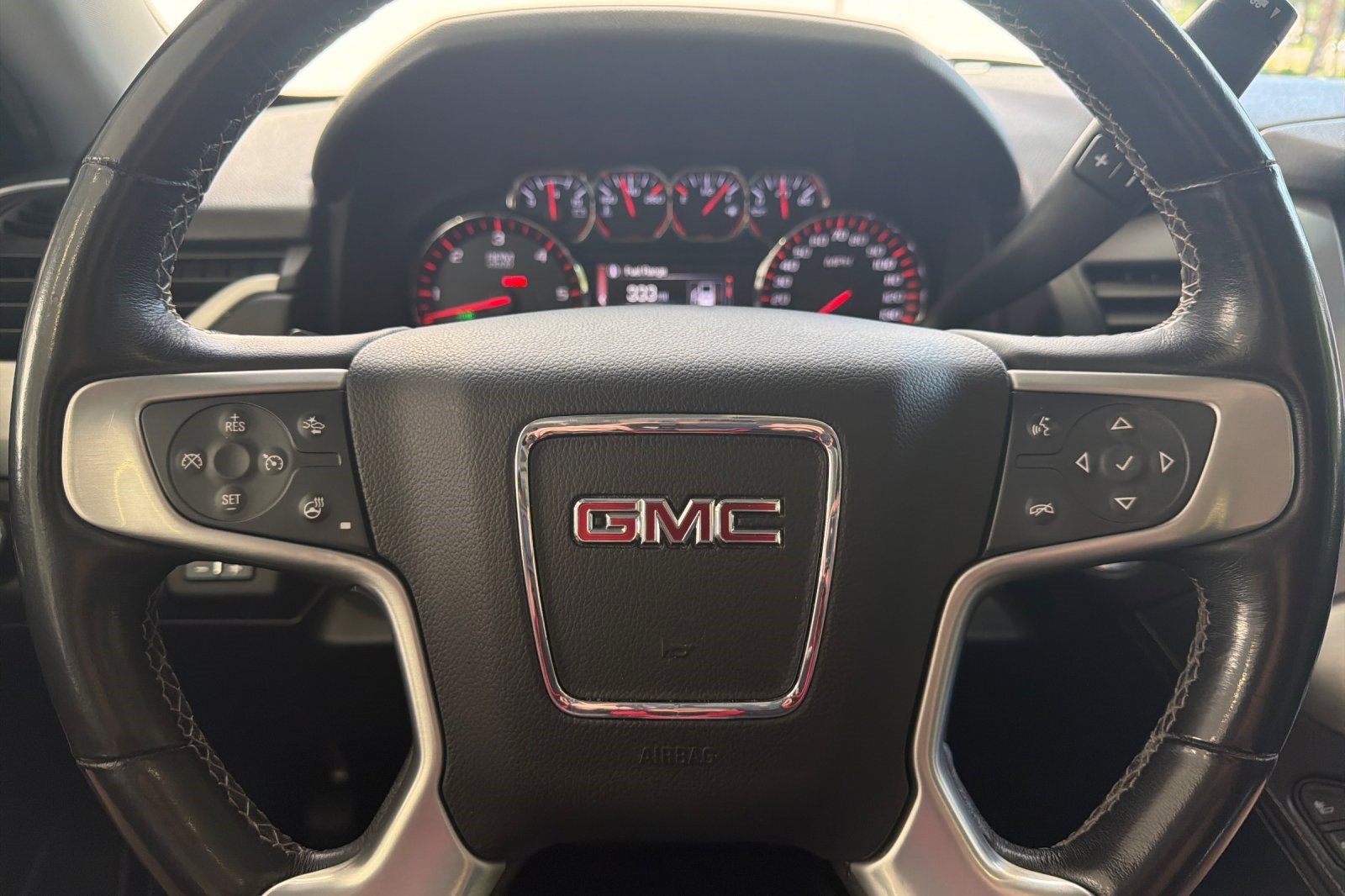 Used 2016 GMC Yukon SLT w/ Open Road Package AWD/4WD image 29