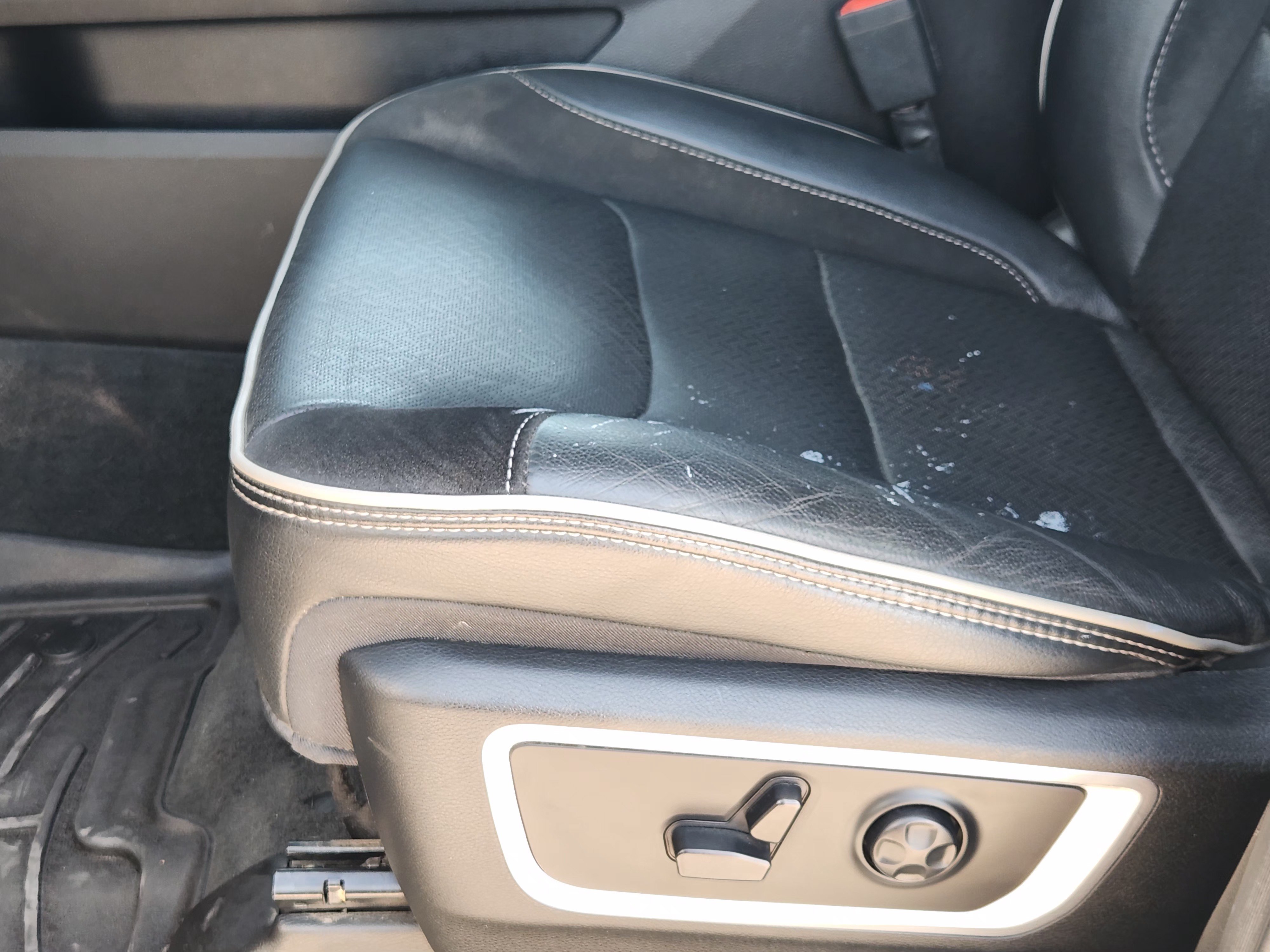 Used 2021 RAM 1500 Laramie AWD/4WD image 26