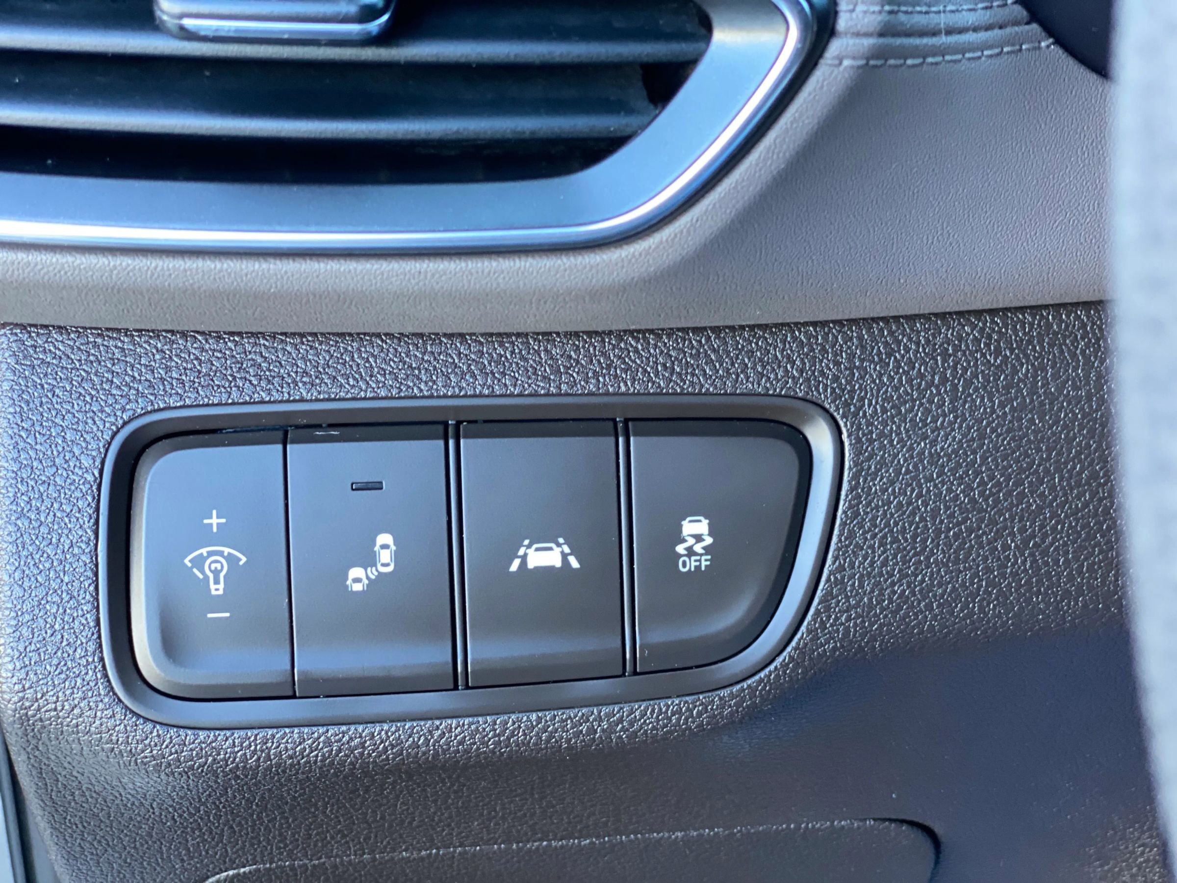 Used 2019 Hyundai Santa Fe SE image 39