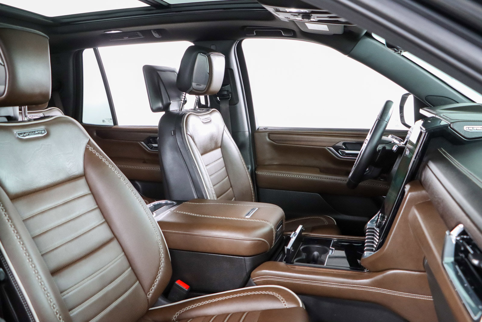 Used 2025 GMC Yukon Denali Ultimate AWD/4WD image 34