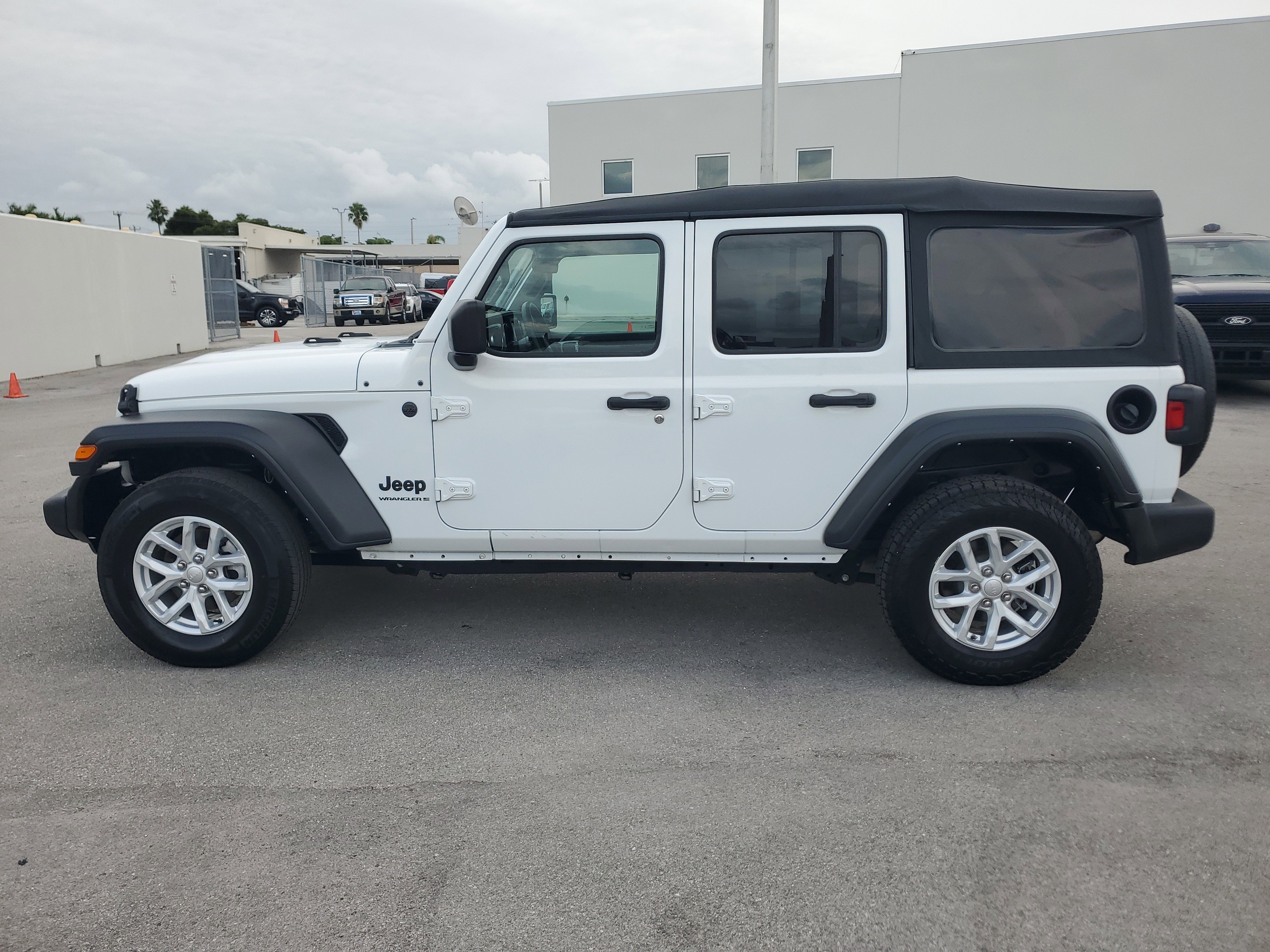 Used 2023 Jeep Wrangler Sport image 8