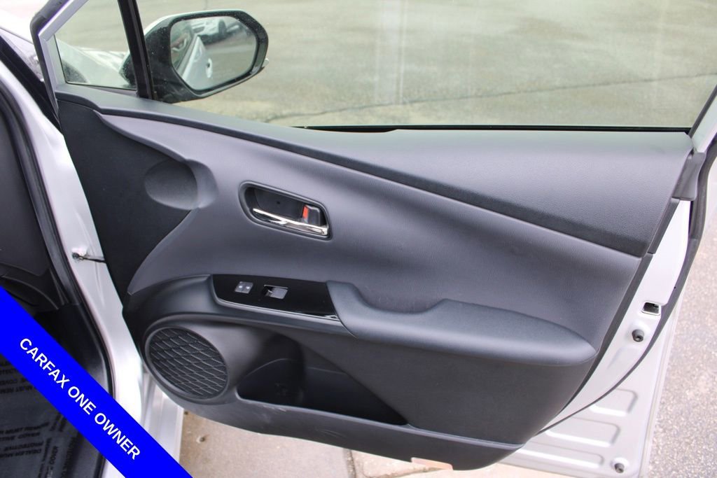 Used 2020 Toyota Prius LE image 22
