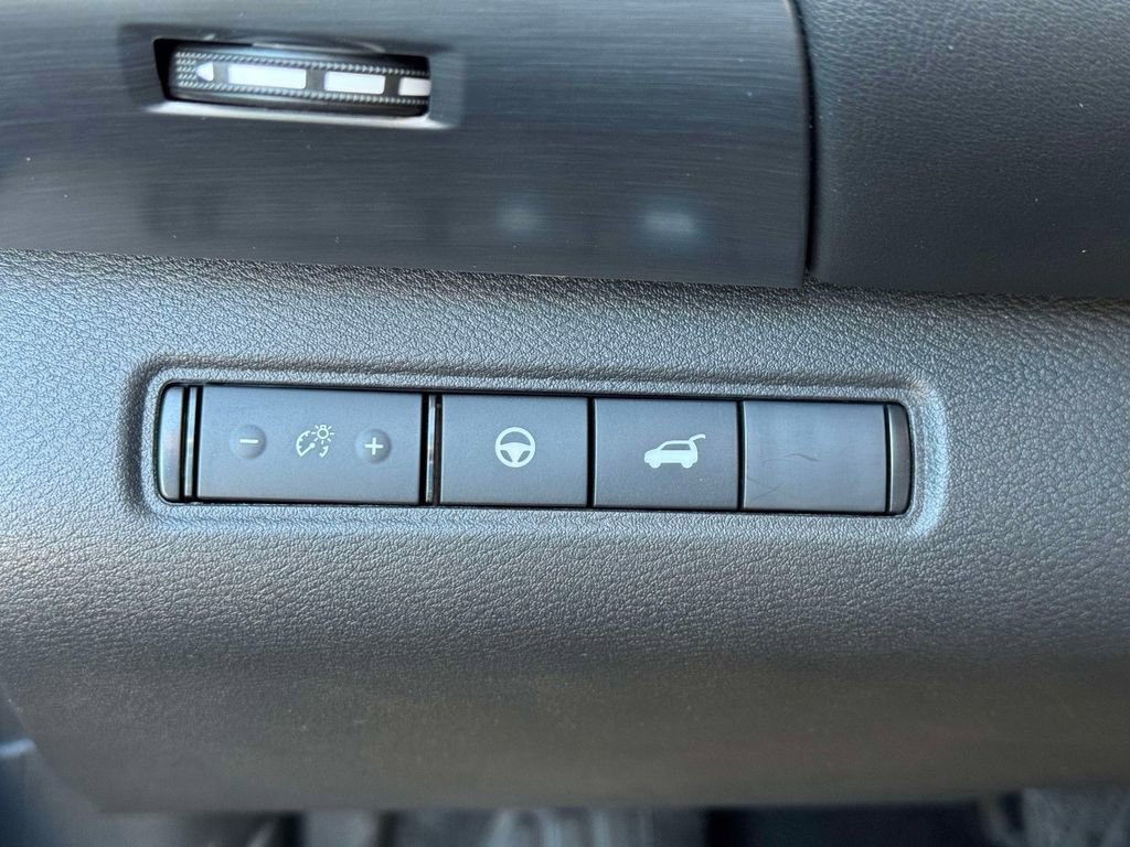 Used 2025 Nissan Pathfinder SL AWD/4WD image 20