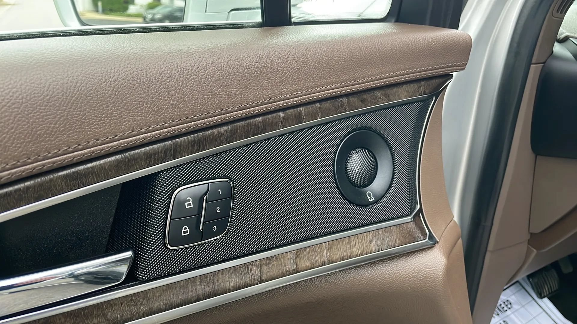Used 2018 Lincoln MKX Reserve AWD/4WD image 11