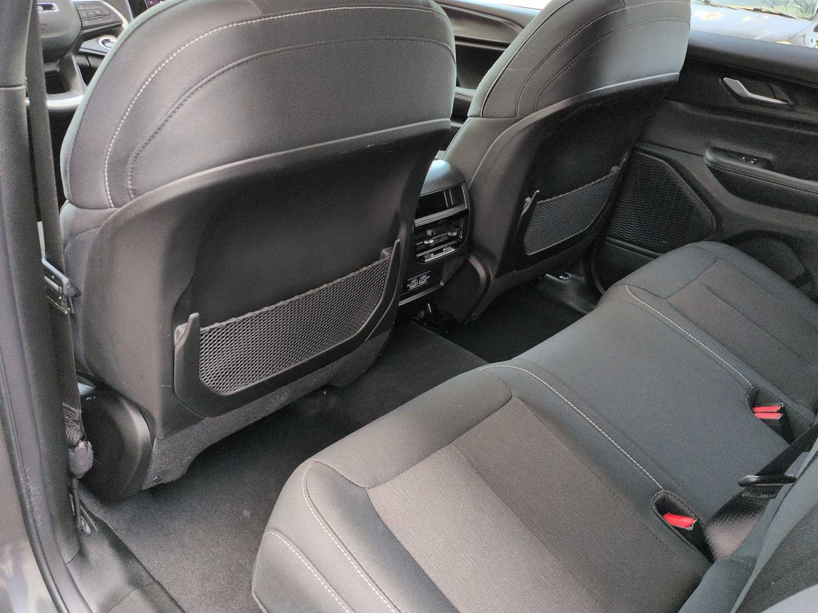 Used 2025 Jeep Grand Cherokee Laredo X AWD/4WD image 19