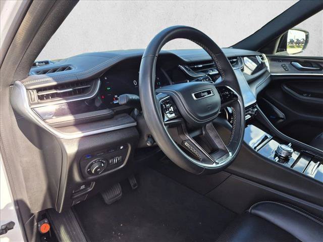 Used 2022 Jeep Grand Cherokee Overland w/ Luxury Tech Group IV AWD/4WD image 13