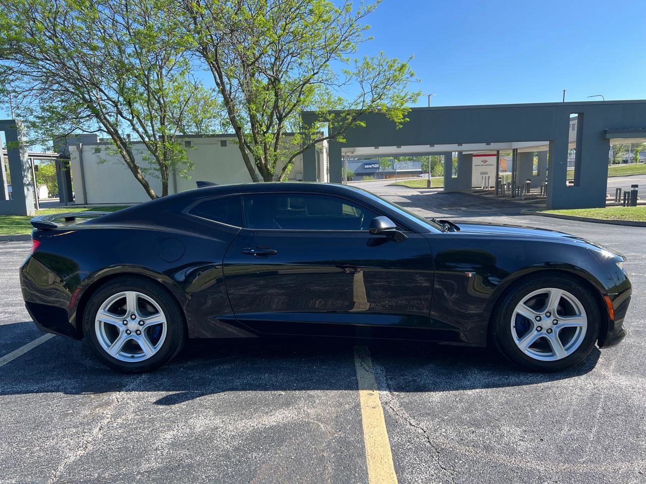 Used 2017 Chevrolet Camaro LT w/ Technology Package RWD image 7