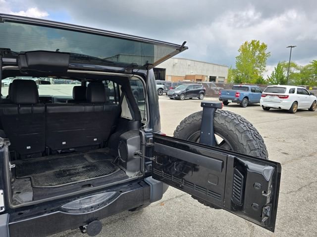 Used 2012 Jeep Wrangler Unlimited Sahara image 13