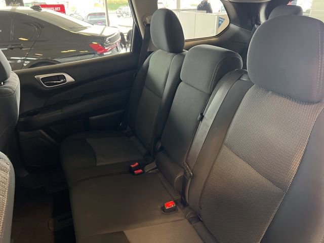 Used 2018 Nissan Pathfinder S image 17