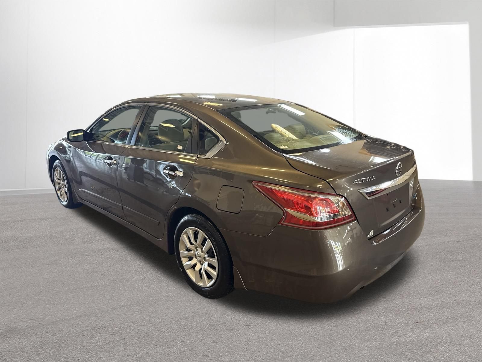 Used 2013 Nissan Altima 2.5 S FWD image 3