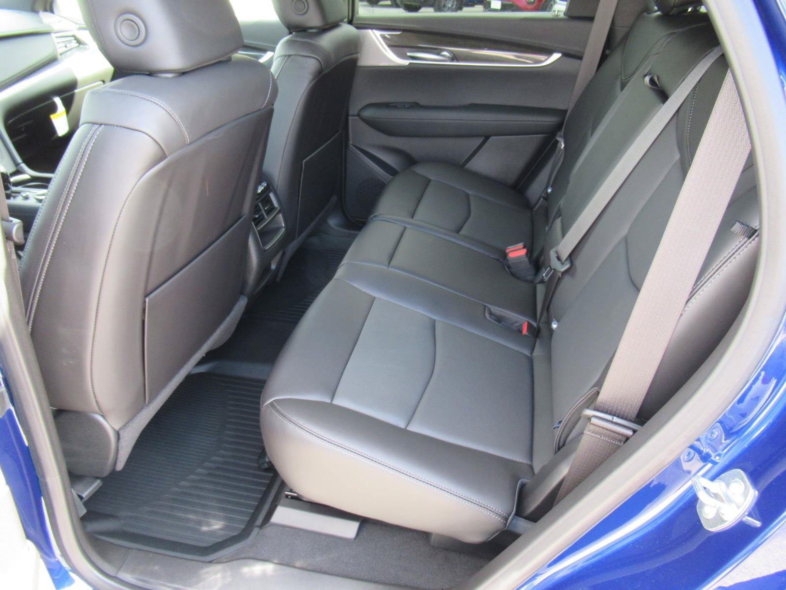 New 2026 Cadillac XT5 Sportv w/ LPO, Floor Liner Package AWD/4WD image 32