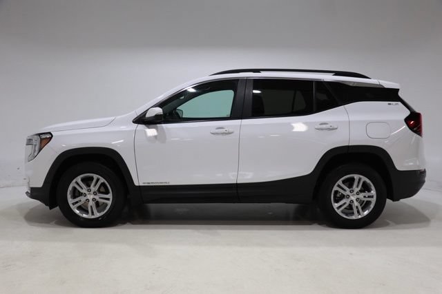 Used 2024 GMC Terrain SLE w/ Driver Convenience Package AWD/4WD image 4