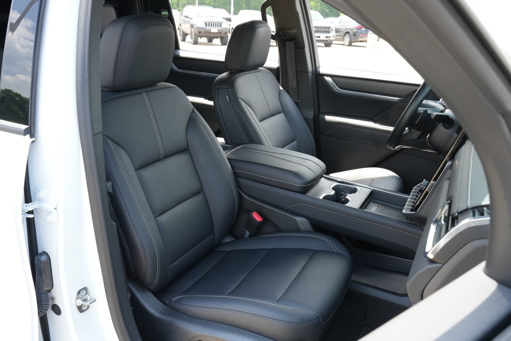 Used 2026 GMC Acadia Elevation w/ Elevation Premium Package FWD image 24