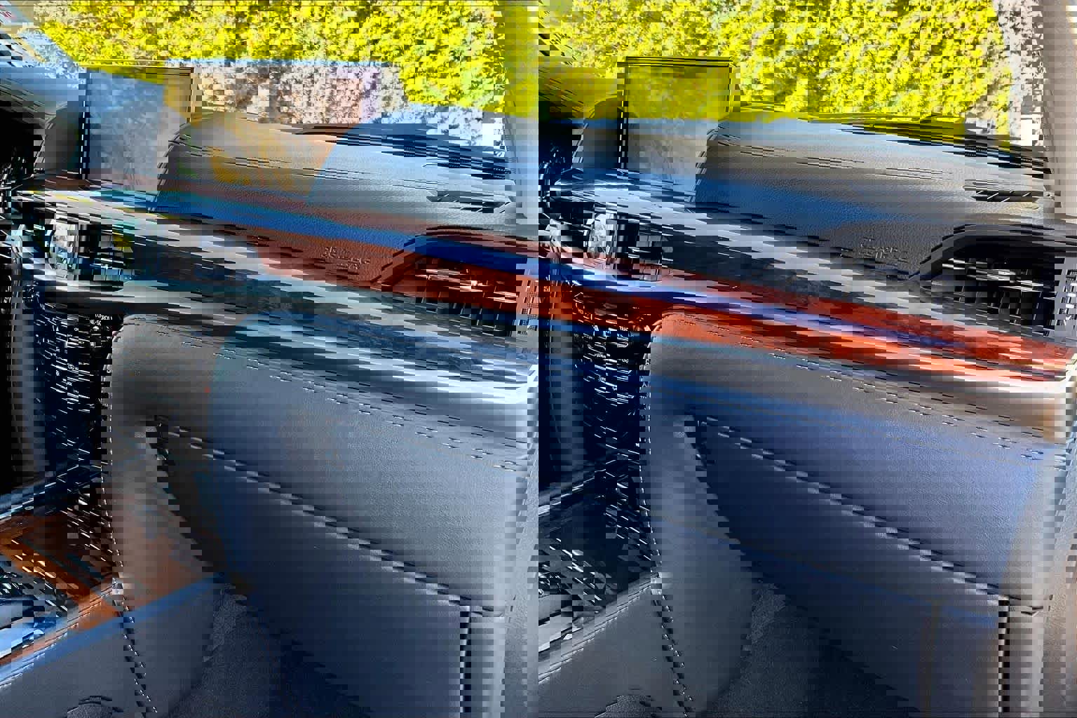 Used 2019 Lexus LX 570 4WD image 18