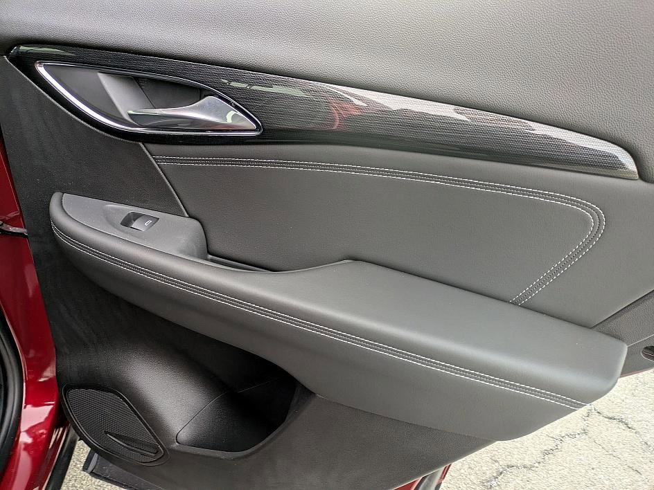 Used 2023 Buick Envision Essence image 30