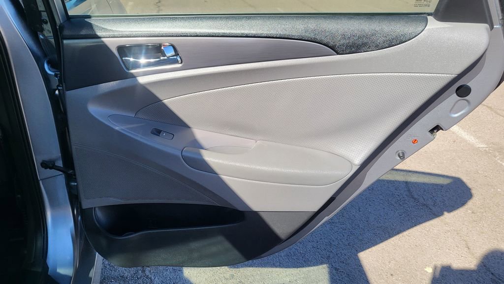 Used 2015 Hyundai Sonata Limited w/ Option Group 02 image 18
