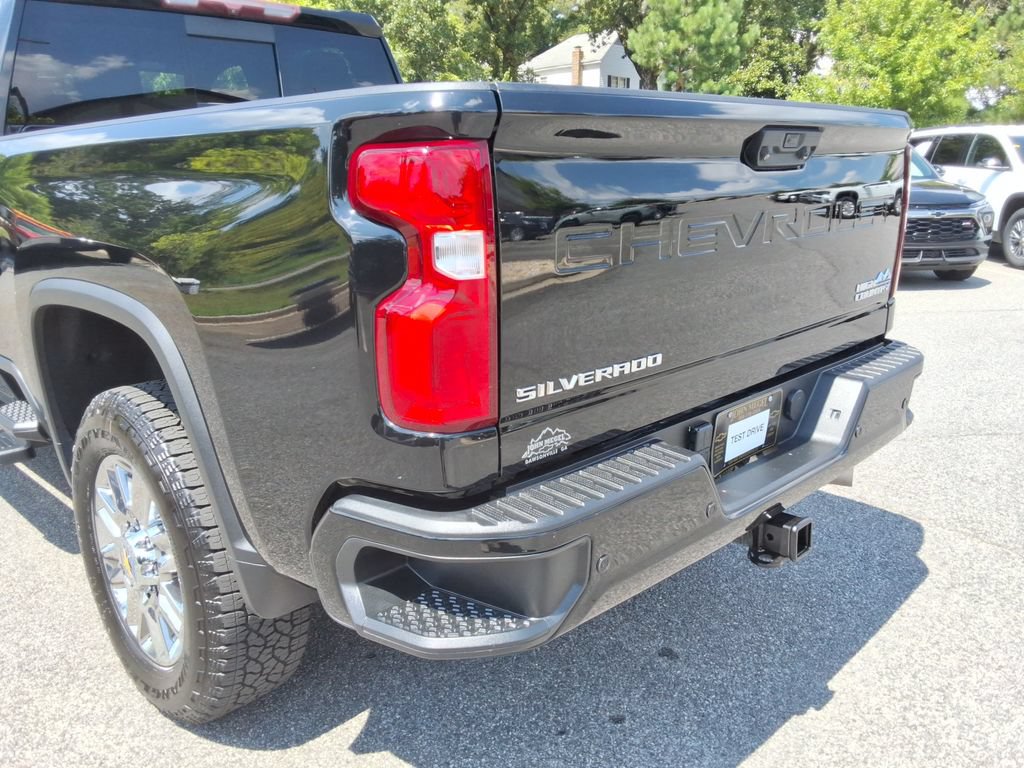 Certified 2022 Chevrolet Silverado 3500 High Country AWD/4WD image 17