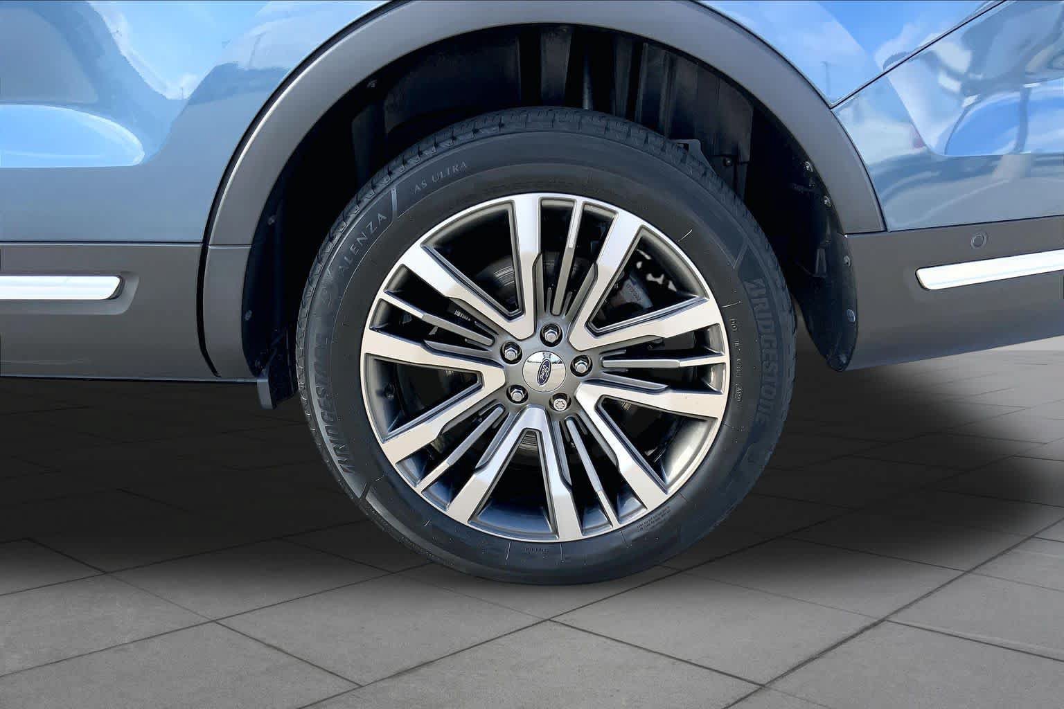 Used 2019 Ford Explorer Platinum AWD/4WD image 11
