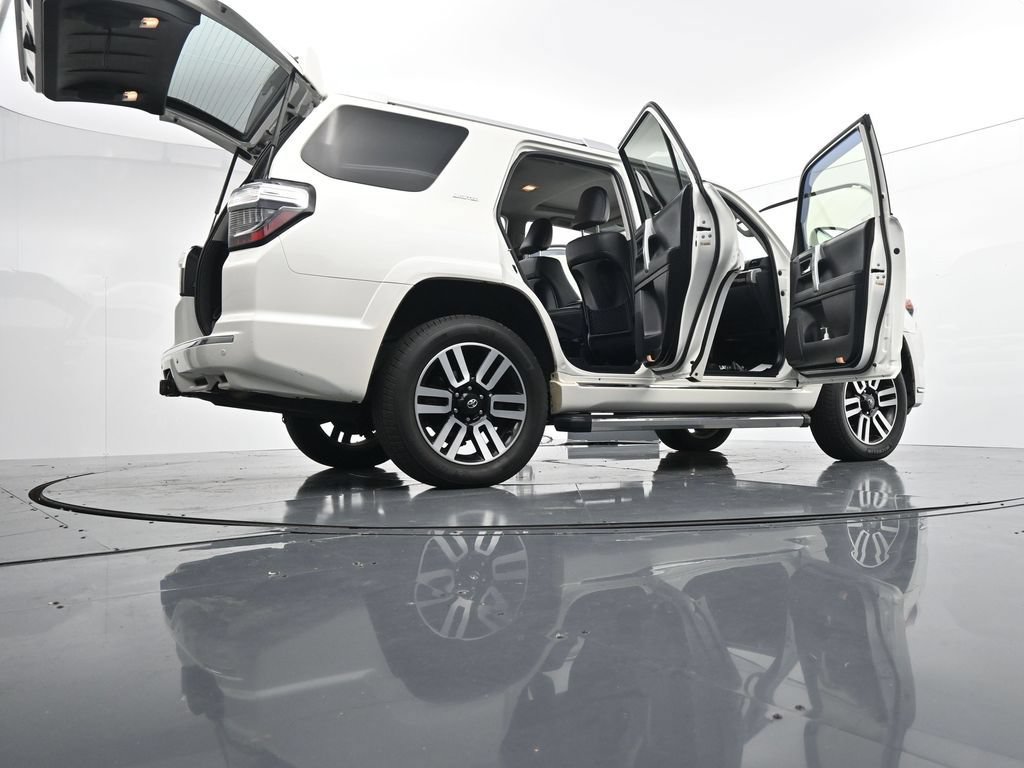 Used 2017 Toyota 4Runner Limited AWD/4WD image 29