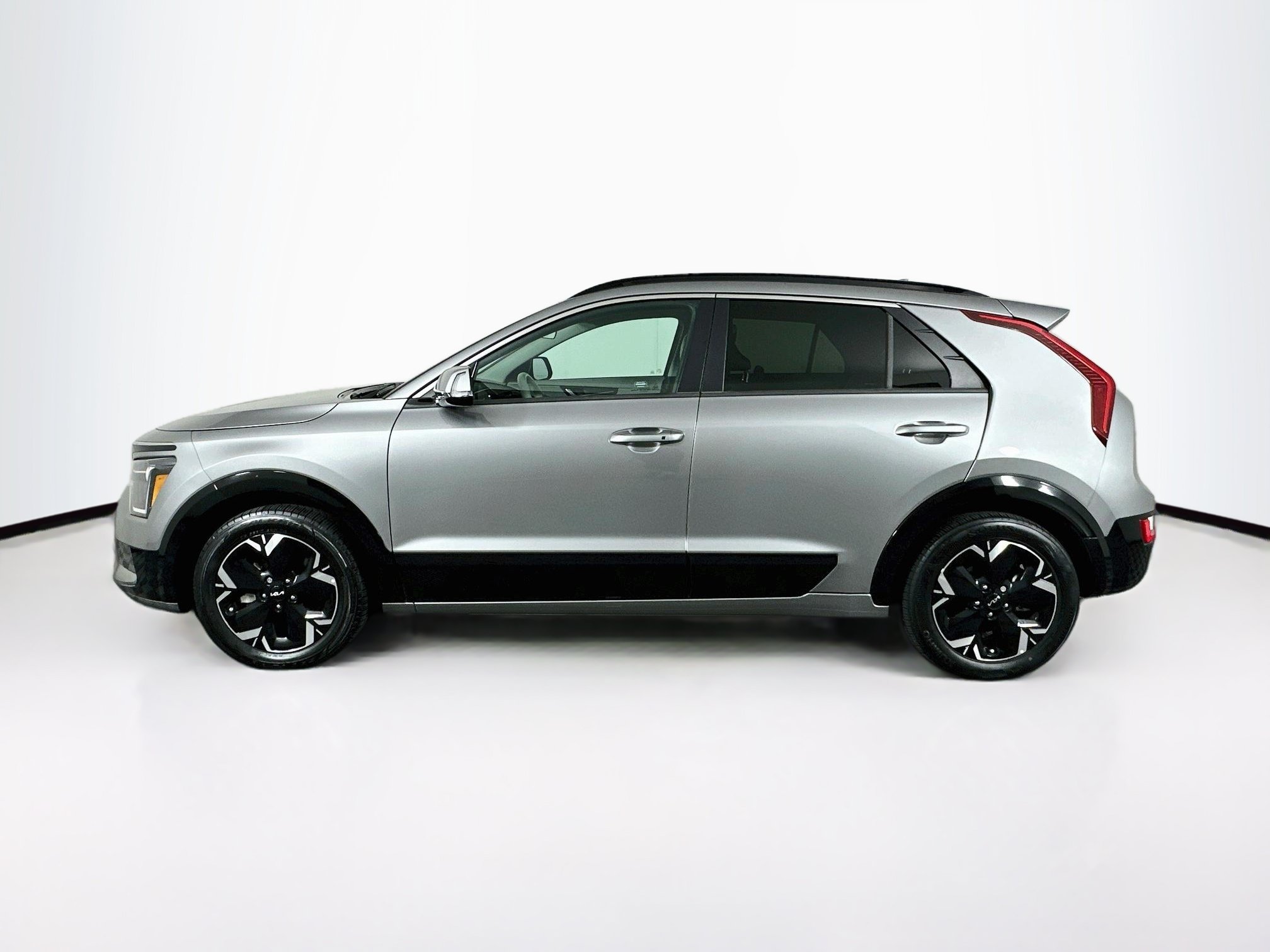 Used 2023 Kia Niro Wind FWD image 4